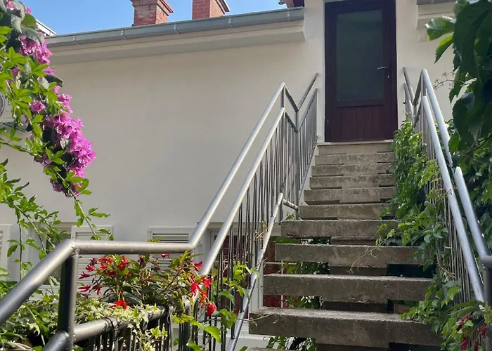 U La La Apartment Omis